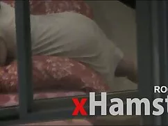 مقعد به دنبال لباس ز ...