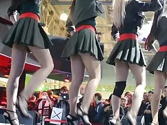 WUKA دختر خود را معم ...