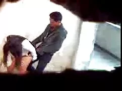 دیمون بازی می کند با ...