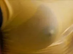لیزا با یک تخت لباس  ...